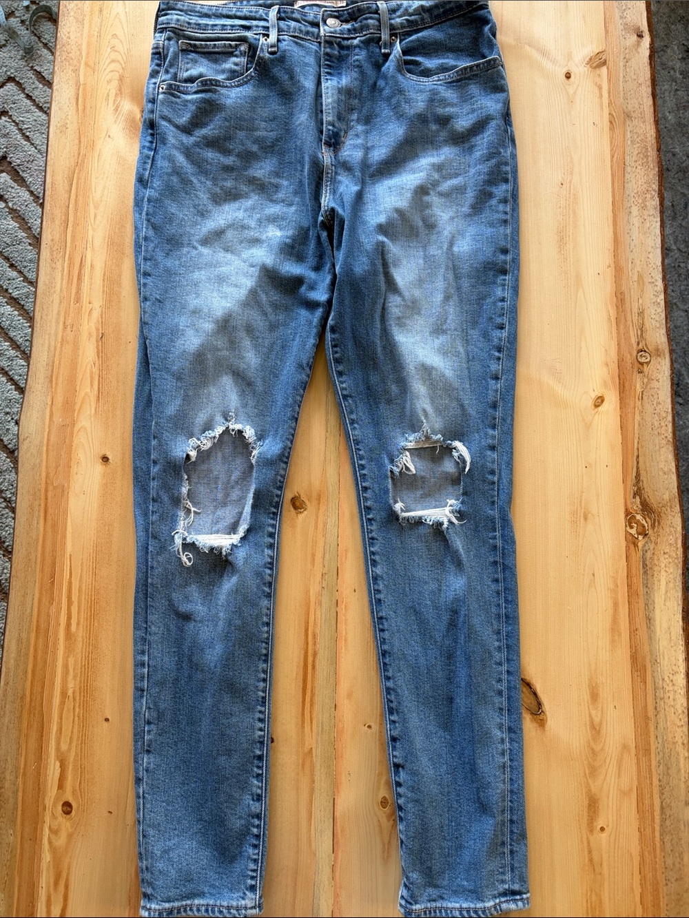 Levi's Women's Blue Skinny Ripped Knee Jeans- vintage Inspired Big E